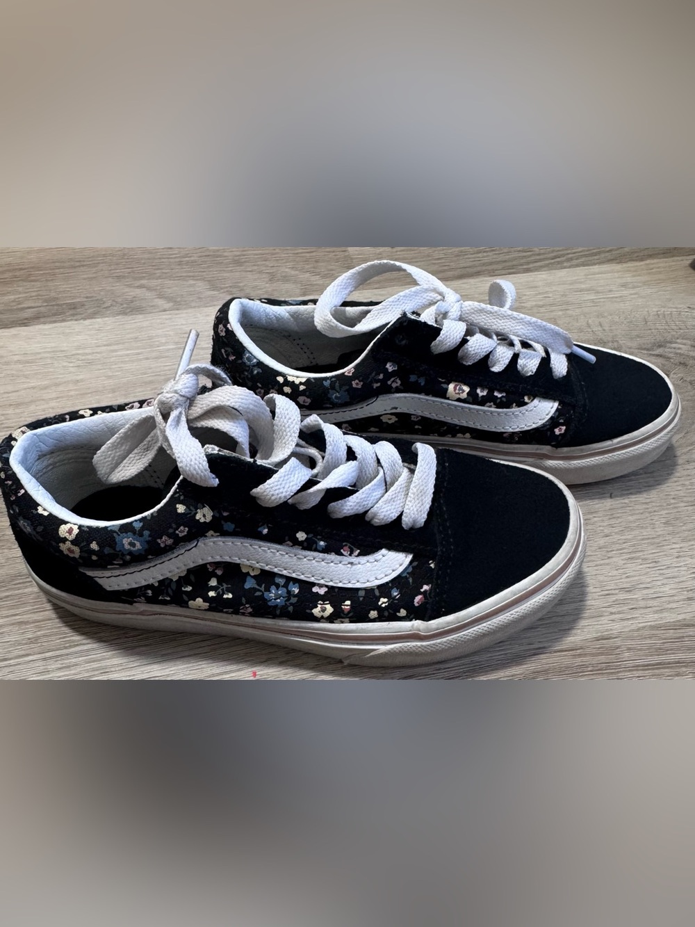 Girls Vans Black Floral Low-Top Sneakers with White Accents size 13
